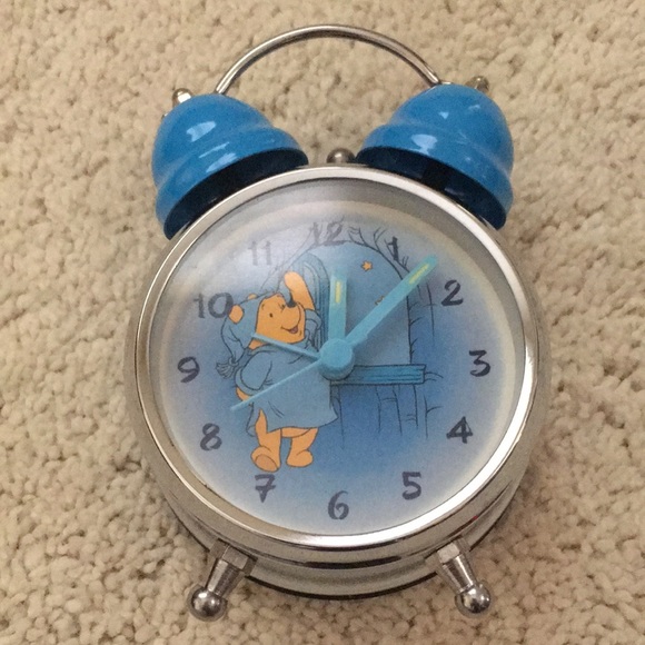 Brand new Winnie the Pooh clock with alarm - Picture 4 of 6
